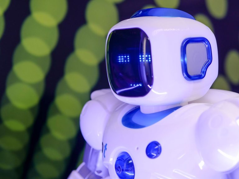 Çin’den bir robot köpek için 4.000 dolar harcadım